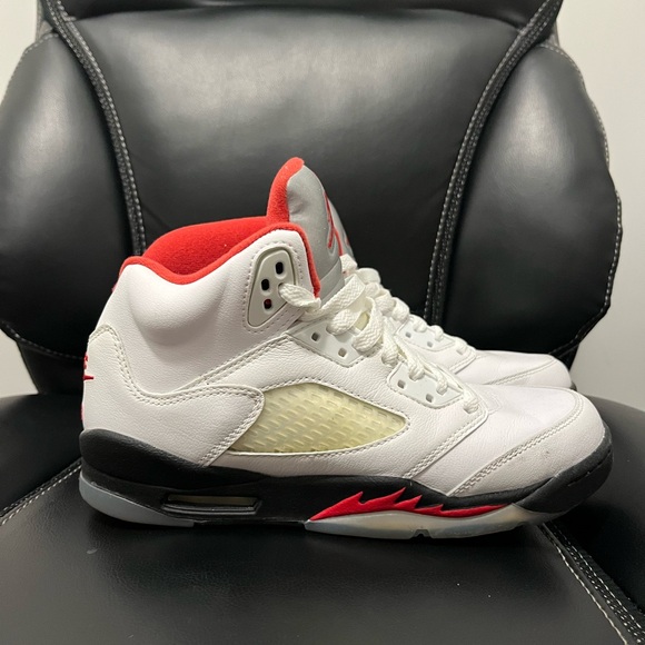 Air Jordan 5 Retro GS Fire Red - Picture 2 of 11